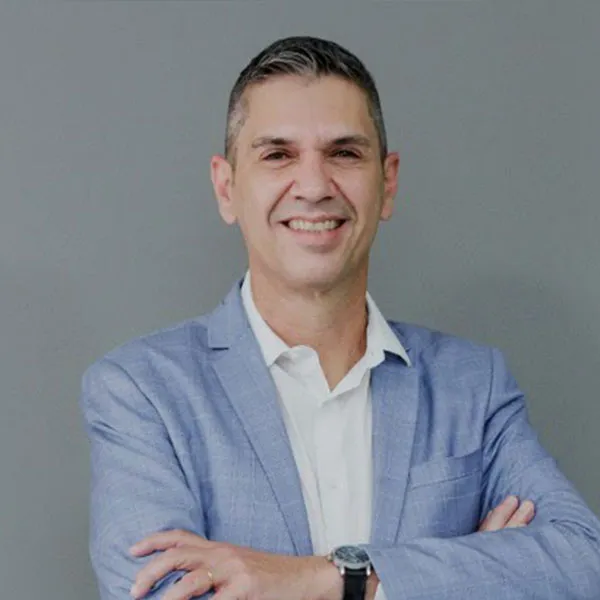 Dr. Guto Issa 